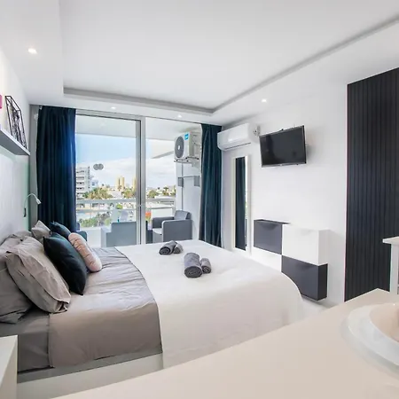 Centered With A Pool & Near The Beach, 324, Ponderosa Apartment