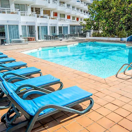 Centered With A Pool & Near The Beach, 324, Ponderosa Apartment *